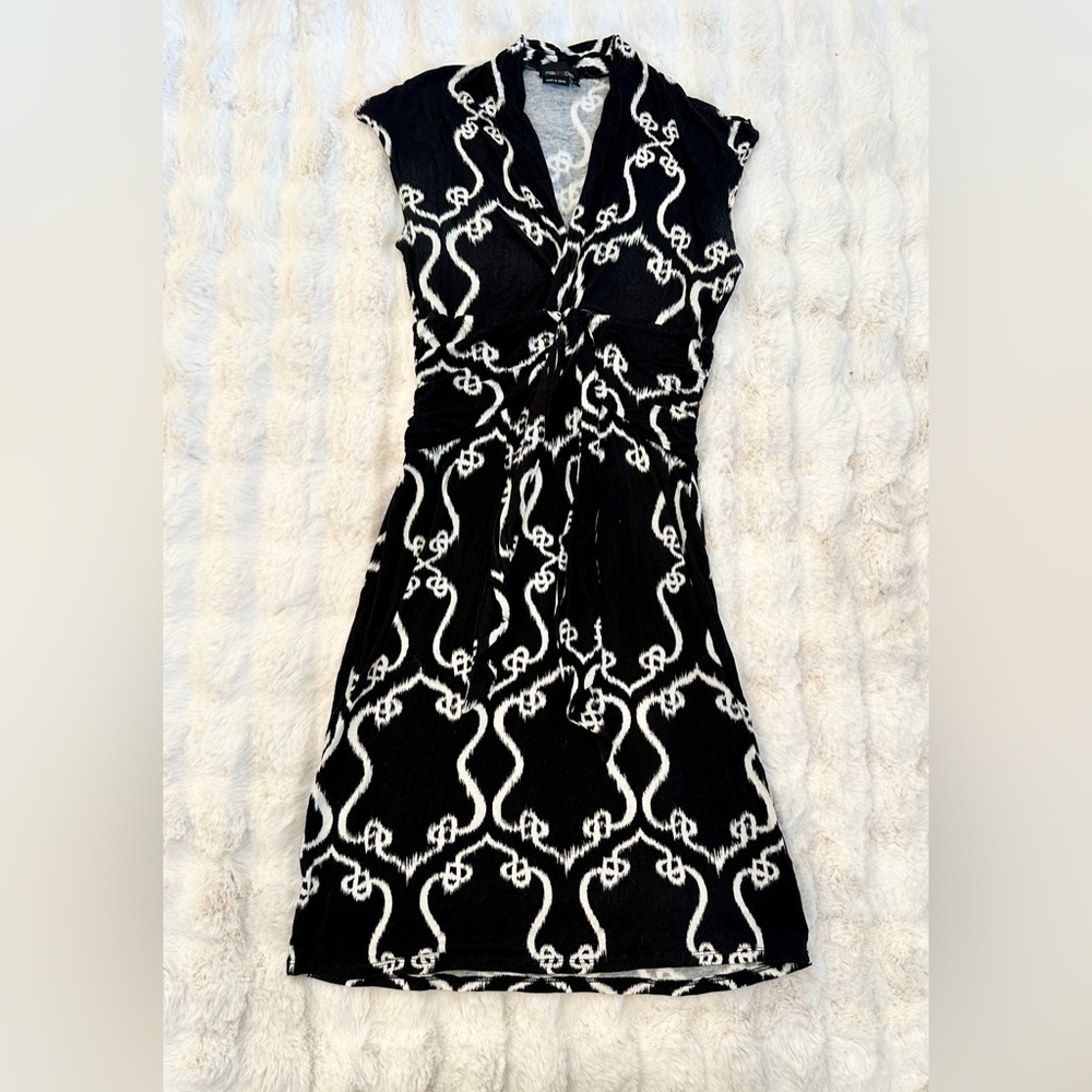 Max & Cleo Black and White Patterned Cap-Sleeve Dress